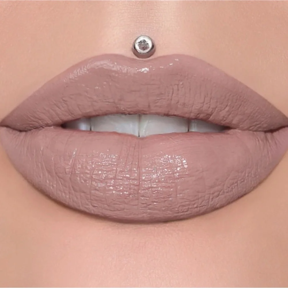 🪷 NIB Jeffree Star Supreme Gloss Lipstick “Naked In The Dark”